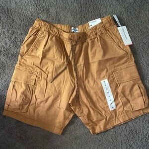 NWT Men’s Old Navy 9 inch inseam built in flex cargo shorts 🩳